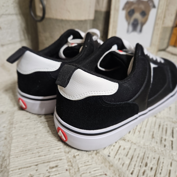 Airwalk Black and White Men's Shoes - Picture 4 of 6